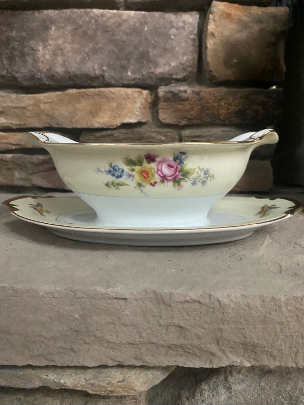 Vintage hand painted Transor Ware Japan gravy boat with attached underplot